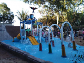 ALDEIA DO LAGO C204- com cozinha , churrasqueira e bebidas liberadas no parque aquático, internet banda larga, ponto recarga de carro elétrico